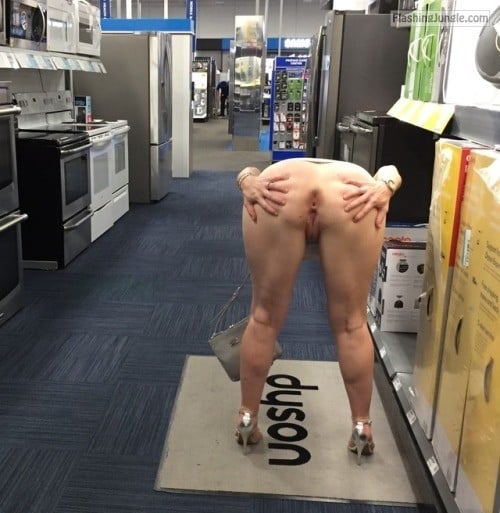 Photo public flashing no panties flashing store ass flash