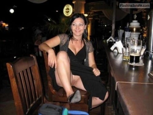 Photo upskirt pussy flash public flashing no panties 