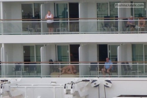 Voyeur Pics Public Sex Pics - Caught fucking on balcony