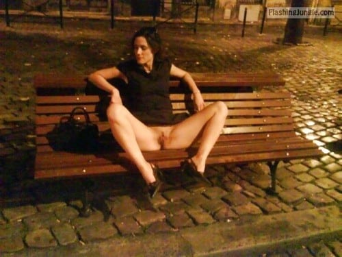 nopantie teen spread leg accidentally photo - Public park legs spreading - Hotwife Pics