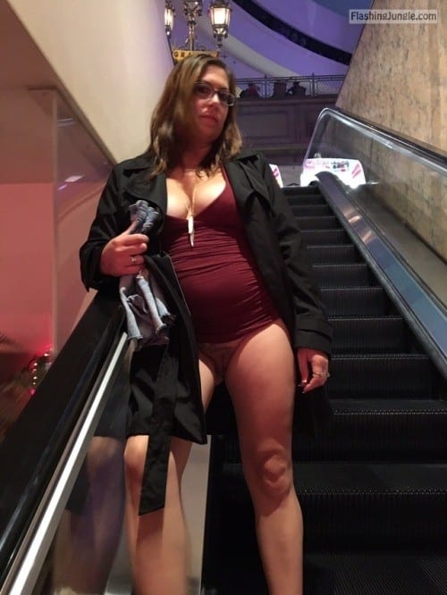 32dd looks like - Chubby pantyless hotwife on elevator: she looks like my teacher - Hotwife Pics