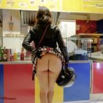 flashingthepublic:Pantyless ass in restaurant
