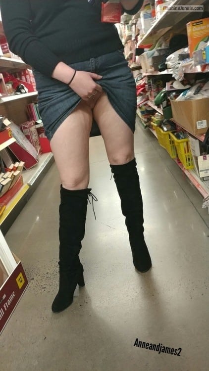 anneandjames2: vandalsginger: Hmm, shopping is fun. See... no panties 