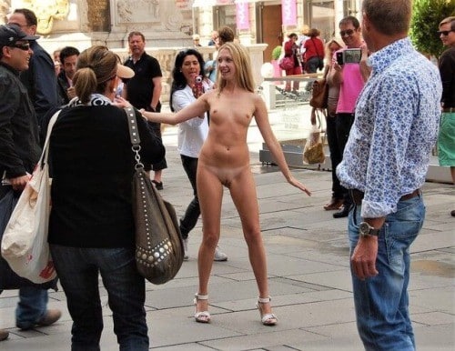 nakedenfcaptions:Linda found herself naked in front of a crowd... public flashing