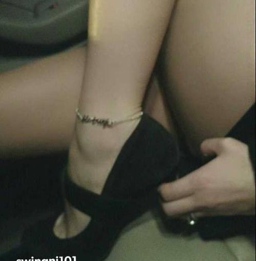 swingnj101: “Hotwife”anklet and no panties.