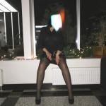 kamilla-leo: Just a quick pussy flash in a hotel lobby ??