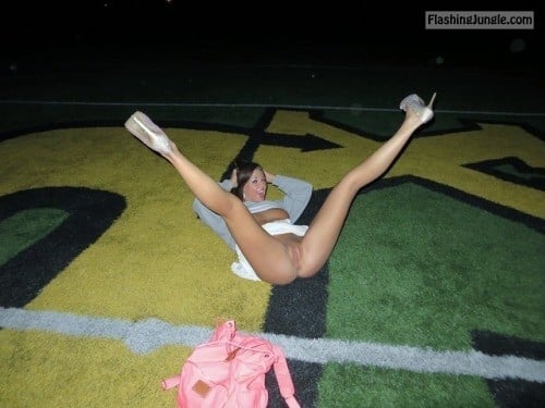 school firl jerk off - professoroflust:School spirit on Flashing Friday - Public Flashing Pics