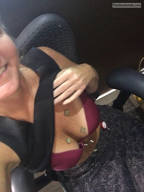 918milftexter: I’m all alone at the office again! I’m left to... no panties 