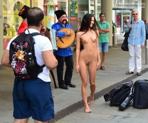 fanofenf:Angelia didn’t know why, but everyone said that they... public flashing 