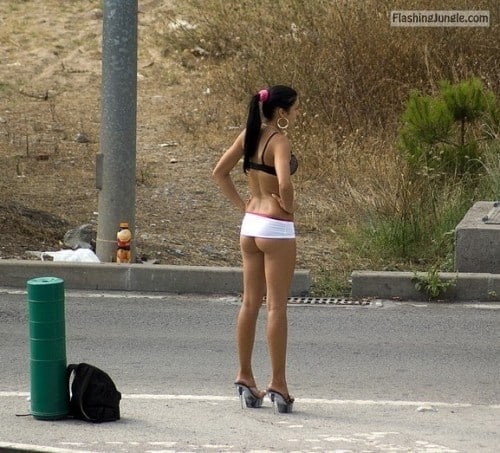 i m a prostitute: It was a slow day for her. That’s why she... upskirt 