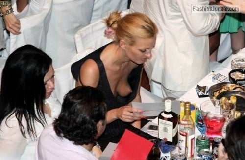 Public Flashing Pics - Downbouse Kate Bosworth – bog tit and nipple caught by voyeur