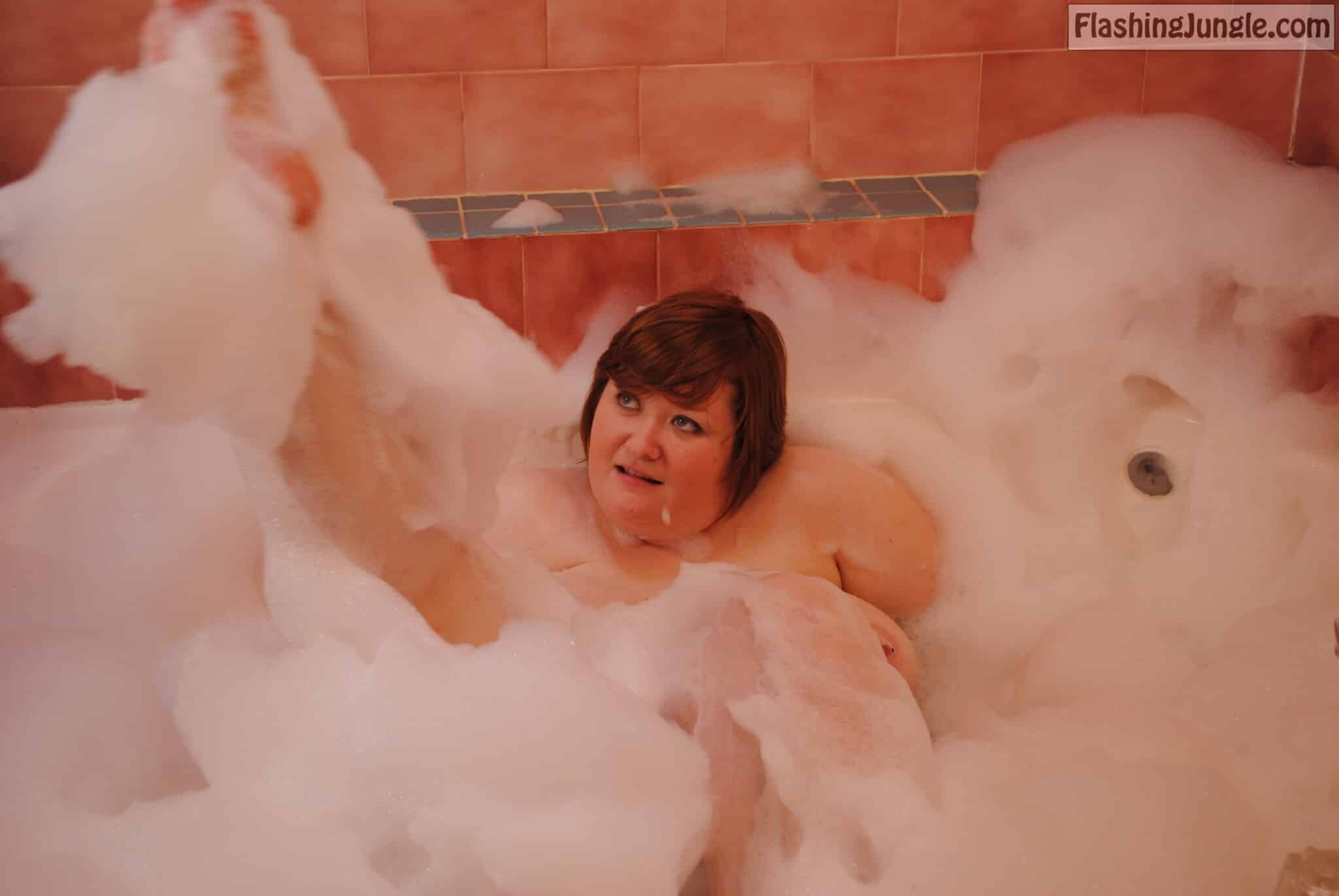 Real Amateurs MILF Flashing Pics Hotwife Pics - Playful BBW In Bubble Bath