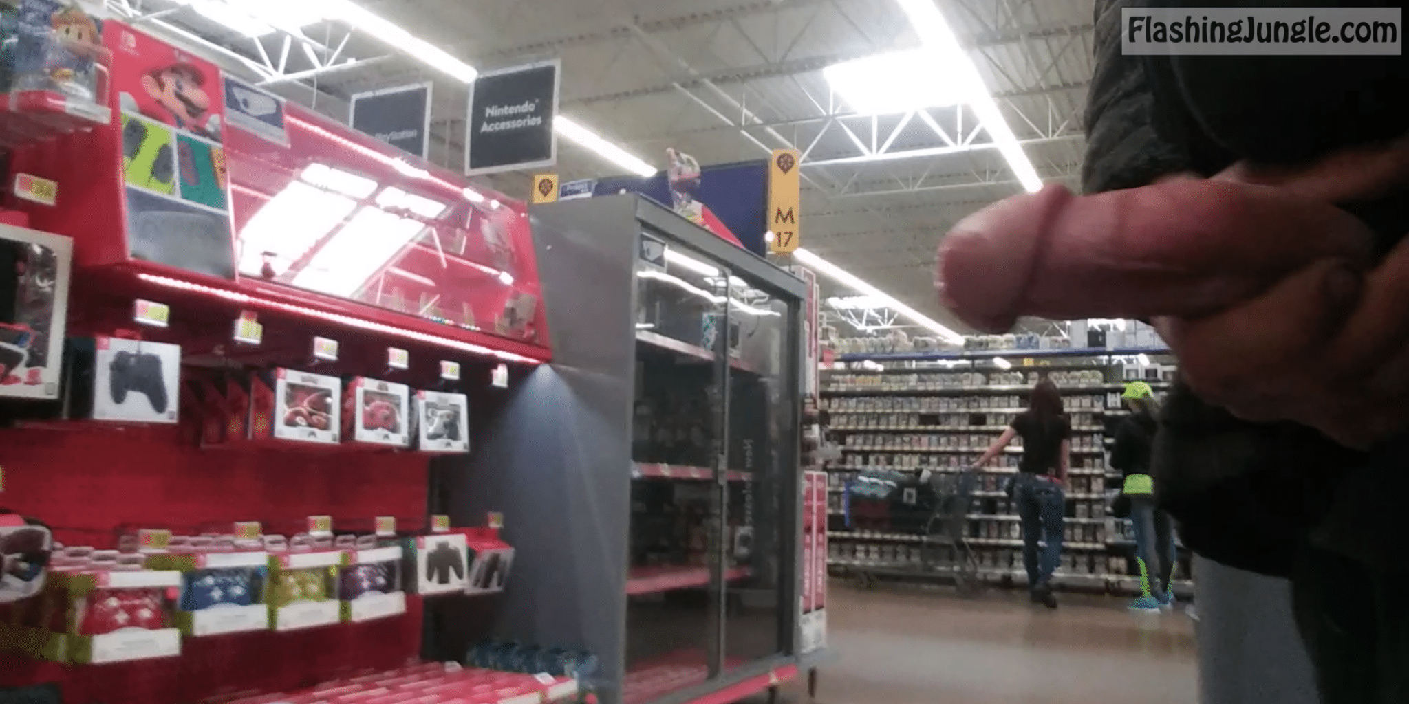 Real Amateurs Dick Flash Pics - Walmart Cockflash