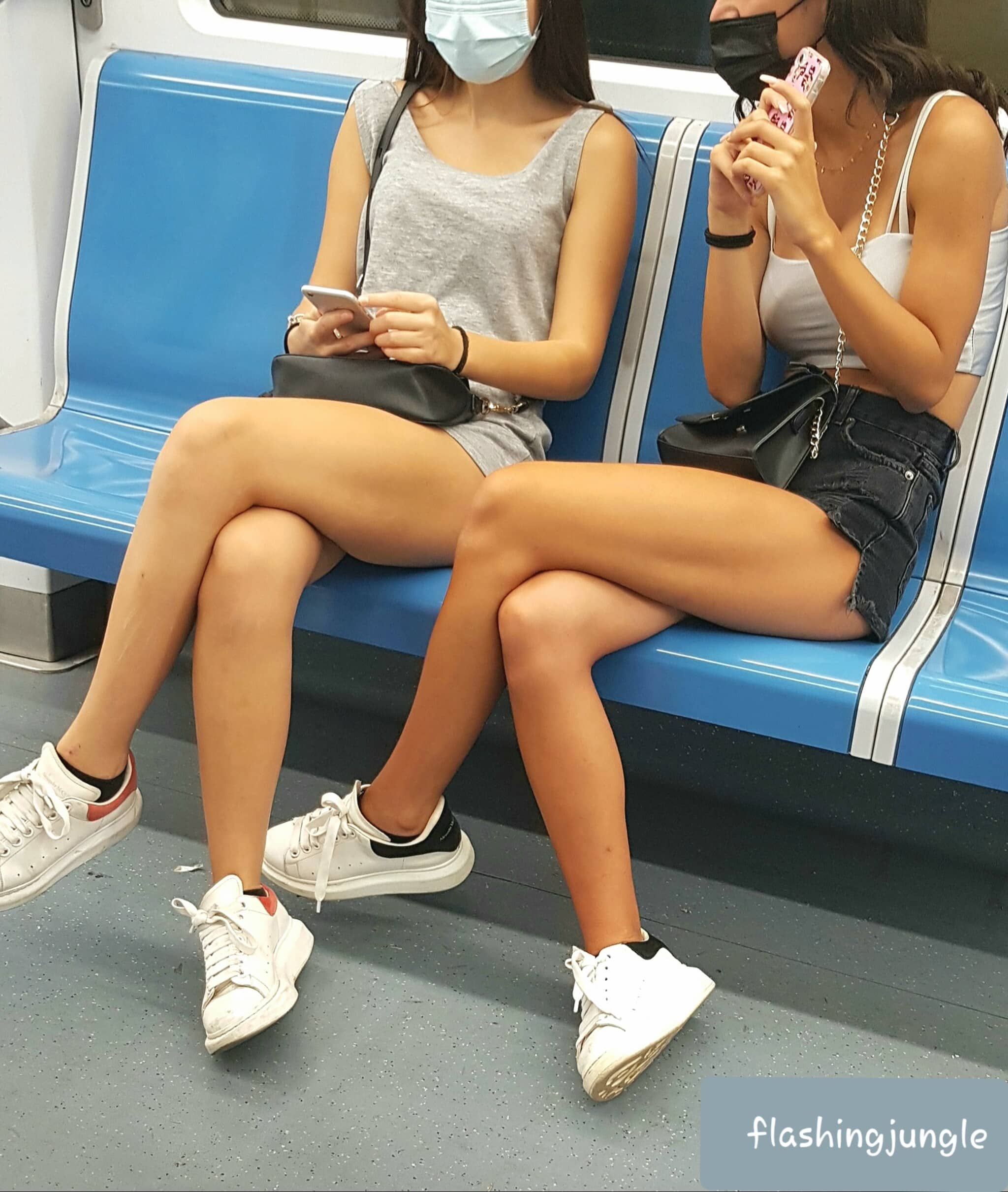 Voyeur Pics Real Amateurs - Sexy Legs girls in Subway