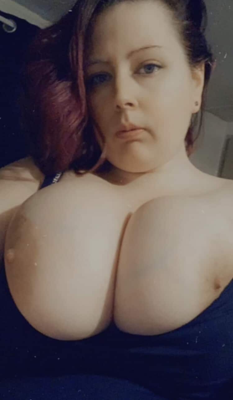 Boob flash selfie