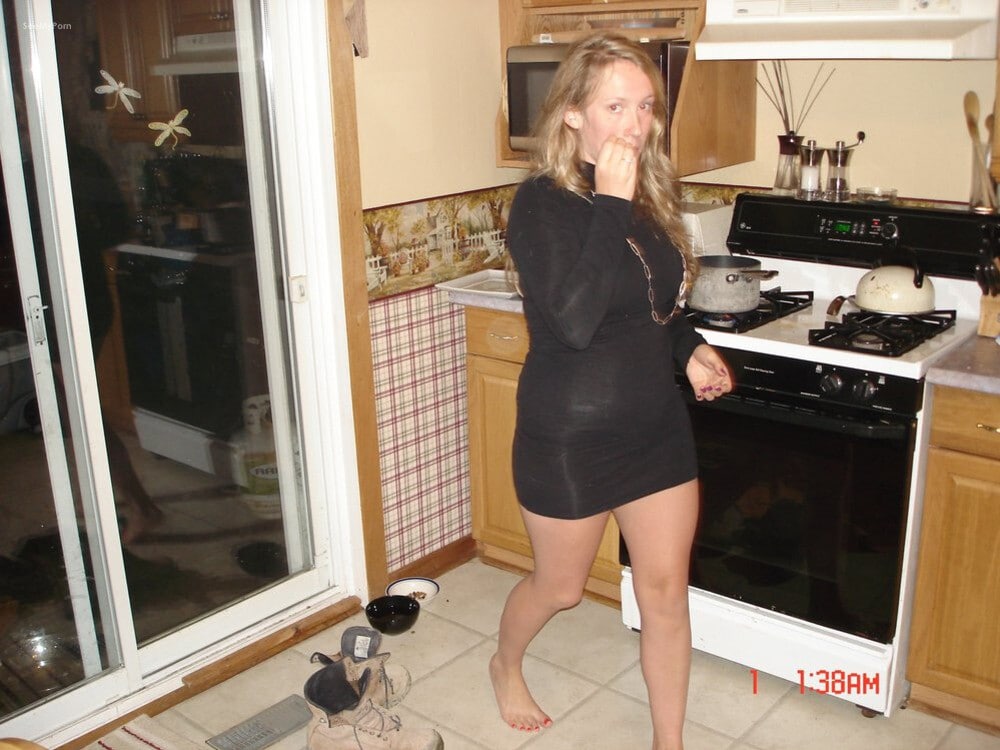 Real Amateurs MILF Flashing Pics Hotwife Pics - Barefoot LittleLisa and her little black dress
