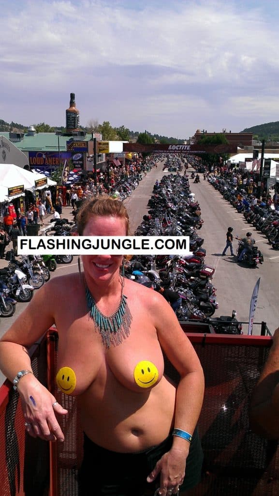 Amateur grandma   a perfect busty fuck toy for all horny dudes real nudity public flashing milf pics howife boobs flash 