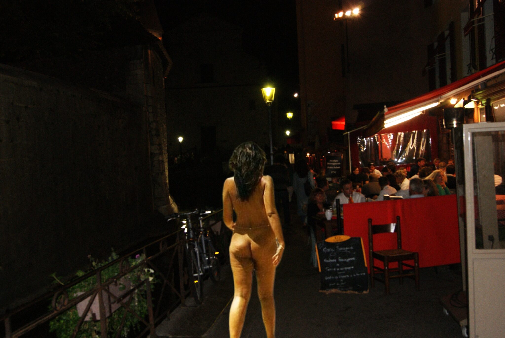 Ass Flash Pics: Public night flashing for restaurant guests This babe knows how to be the only One!