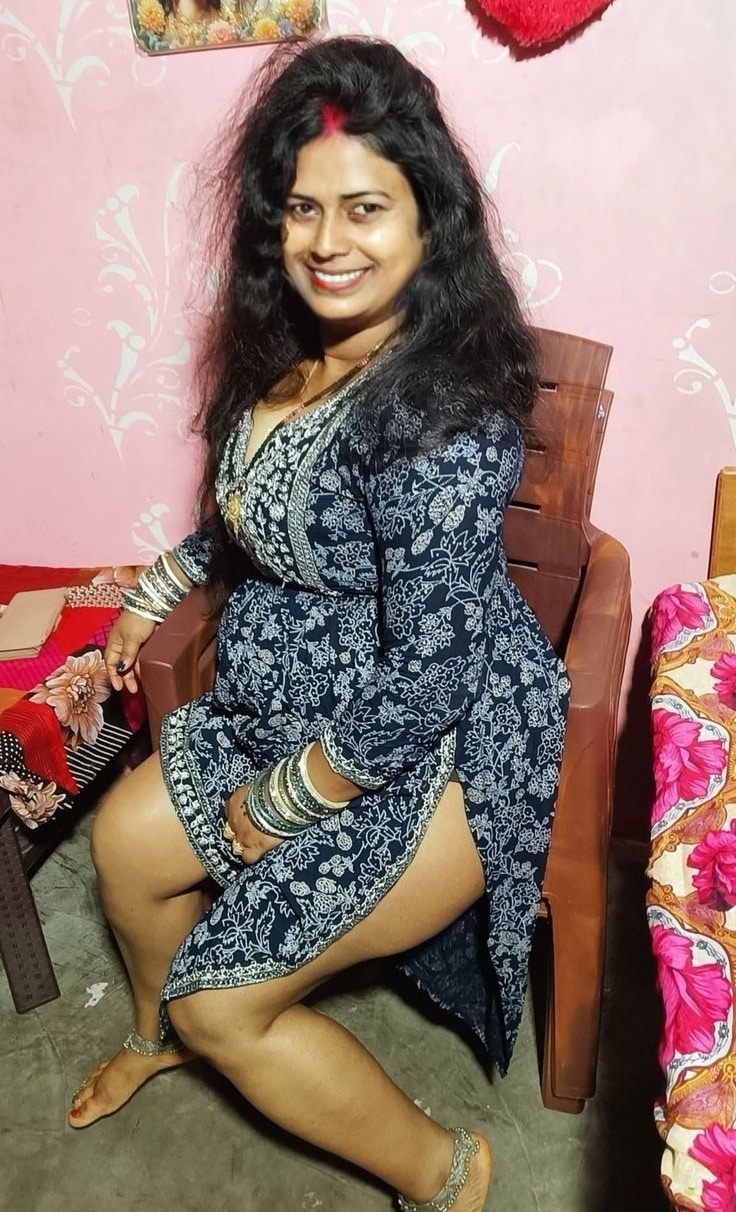 milf cleavage - Mature MILF Flashes Thighs During Private Tuition Mature MILF Mrs. Sabita Pattnaik, known as Chudri, conducts private tuition sessions in a revealing tunic, exposing thighs and cleavage. Students learn in an... - Bitch Flashing Pics